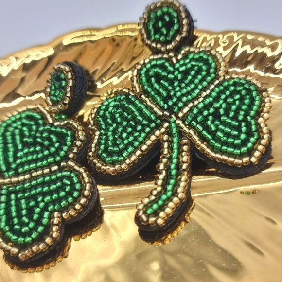 New GLASS SEED BEAD CLOVER St. Patrick's Day Statement earrings - Picture 5 of 9